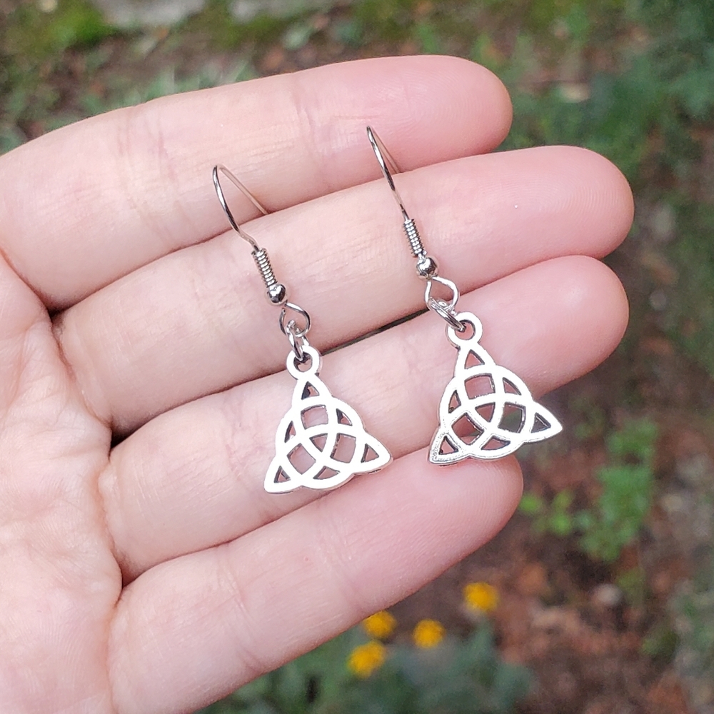 NWOT Silver Celtic Knot Triquetra Trinity Earrings - Picture 9 of 9